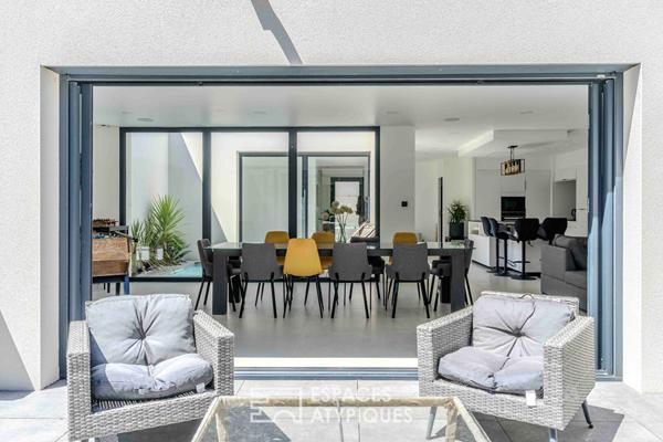 Maison contemporaine s’articulant autour de son patio