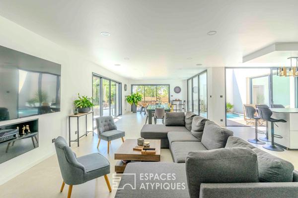 Maison contemporaine s’articulant autour de son patio