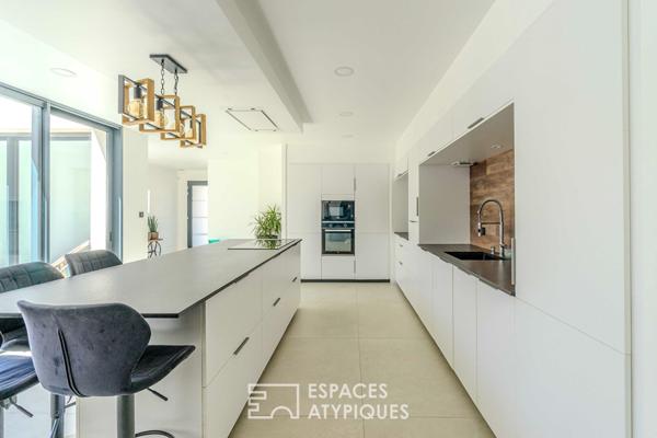 Maison contemporaine s’articulant autour de son patio