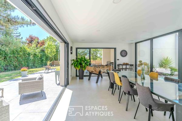 Maison contemporaine s’articulant autour de son patio