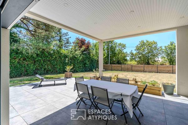 Maison contemporaine s’articulant autour de son patio