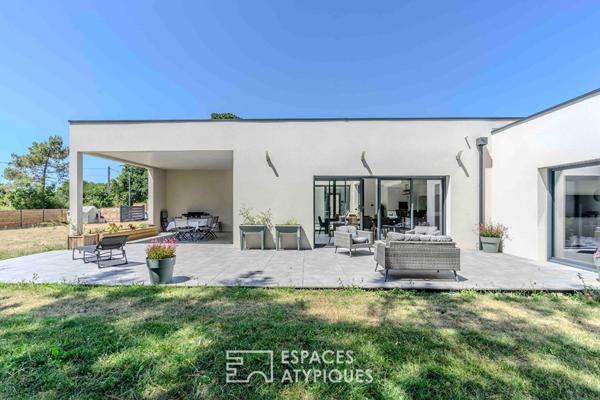 Maison contemporaine s’articulant autour de son patio