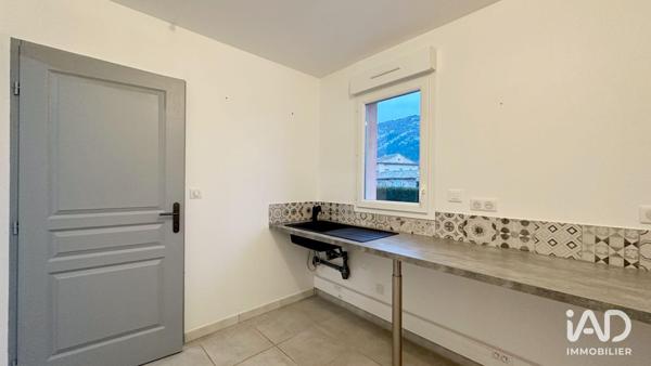 Location local d’activité 58 m² Robion