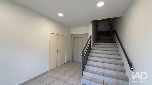 Location local d’activité 58 m² Robion