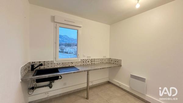 Location local d’activité 58 m² Robion
