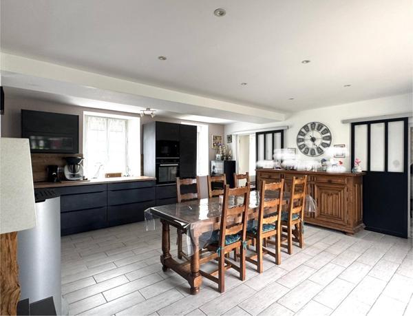 Longère rénovée avec dépendances – Les Veys