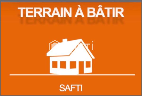 Construisez votre maison sur ce beau terrain de 815 m2 et vous profiterez d'un cadre paisible