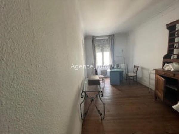 Appartement - Oloron-sainte-marie - Réf.:205407 OLORON CENTRE-VILLE - GRAND APPARTEMENT T5 DE CARACTERE AVEC TERRASSE COUVERTE ET VUE SUR LE GAVE -