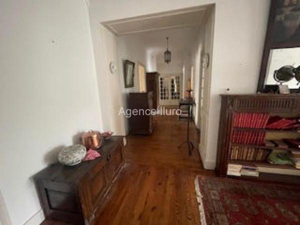 Appartement - Oloron-sainte-marie - Réf.:205407 OLORON CENTRE-VILLE - GRAND APPARTEMENT T5 DE CARACTERE AVEC TERRASSE COUVERTE ET VUE SUR LE GAVE -