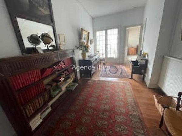 Appartement - Oloron-sainte-marie - Réf.:205407 OLORON CENTRE-VILLE - GRAND APPARTEMENT T5 DE CARACTERE AVEC TERRASSE COUVERTE ET VUE SUR LE GAVE -