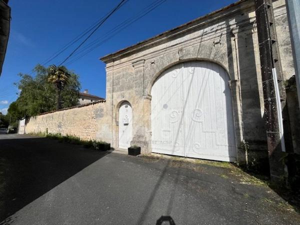 Très belle propriété avec porche