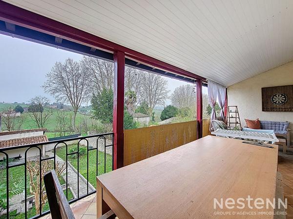 A Vendre Maison en pierre rénovée de 86 m² avec jardin et dépendances au coeur de Mézin