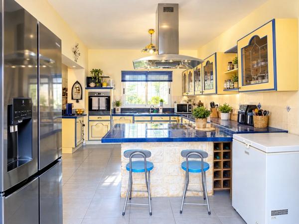 Propriété 5 pièces 178m2 avec piscine sur terrain de 1,4H à MEZE (34)