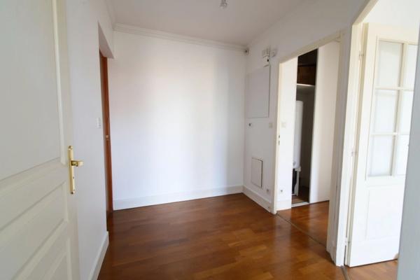 Appartement à louer 3 pièces de 85 m2 DIJON (21) quartier haut EIFFEL , balcon, cave, parking