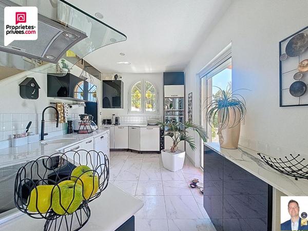 PROPRIETE  5 pièces 180 m2 VUE PANORAMIQUE /PISCINE / TERRAIN DE 1900 M2