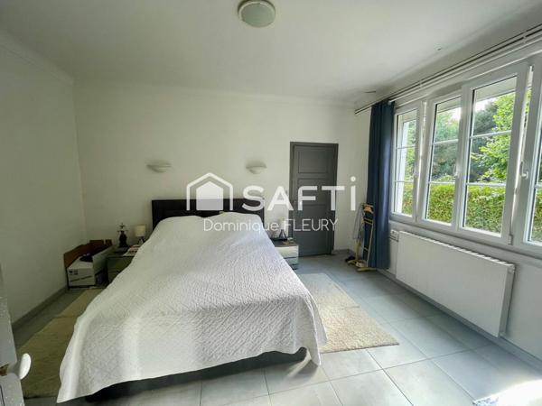 Maison de 250m², 8 pièces sur 5300m² de terrain.