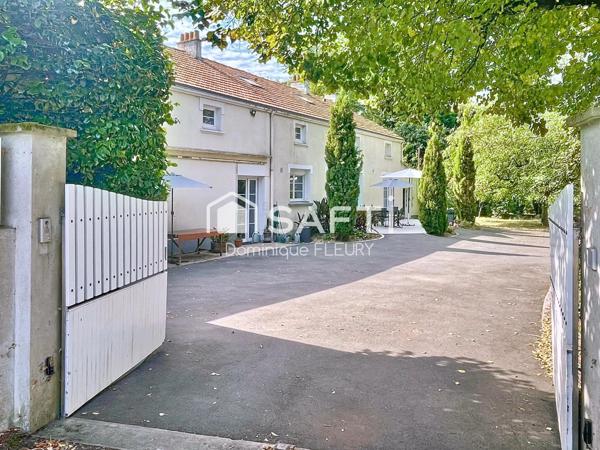 Maison de 250m², 8 pièces sur 5300m² de terrain.