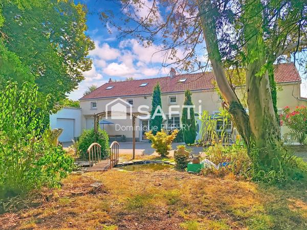 Maison de 250m², 8 pièces sur 5300m² de terrain.