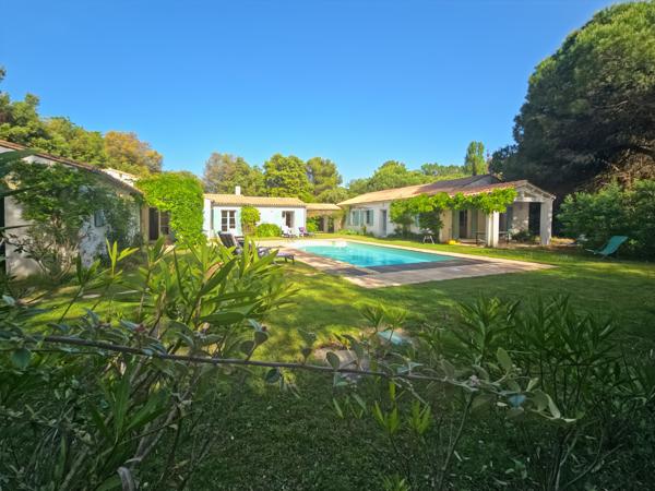 Maison
         11 pièces
        - 262 m² Bien prestige