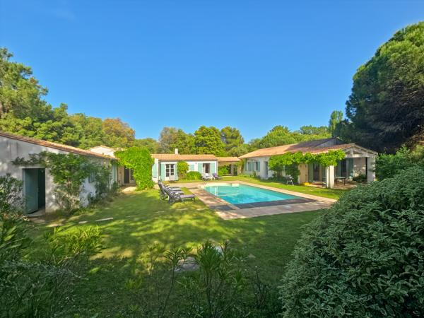 Maison
         11 pièces
        - 262 m² Bien prestige