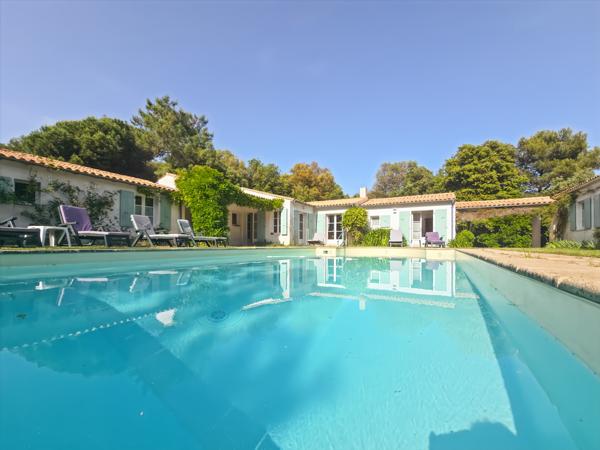 Maison
         11 pièces
        - 262 m² Bien prestige