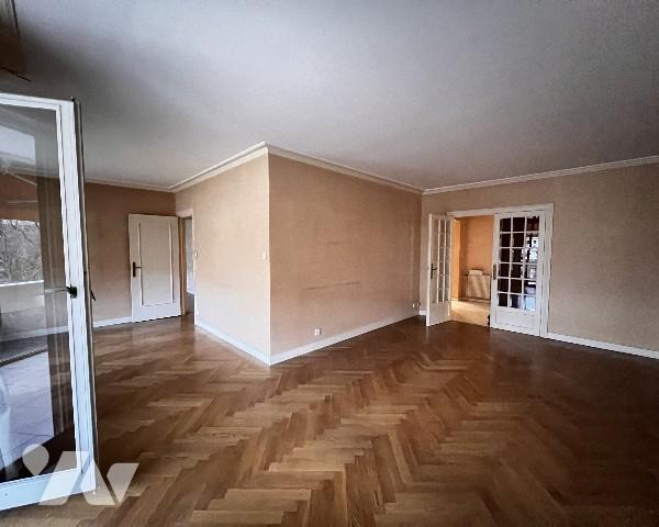 Ecully, proche centre, T5 de 124,52 m² dans résidence Pitance avec piscine et tennis - garage.