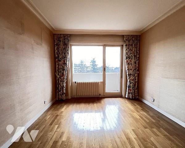 Ecully, proche centre, T5 de 124,52 m² dans résidence Pitance avec piscine et tennis - garage.