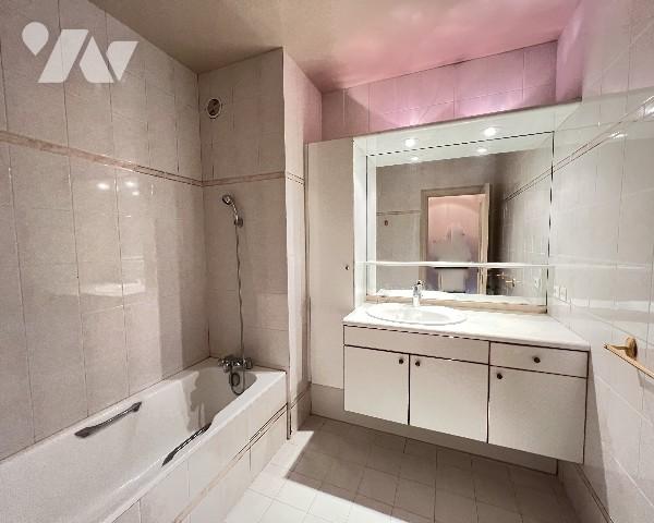 Ecully, proche centre, T5 de 124,52 m² dans résidence Pitance avec piscine et tennis - garage.