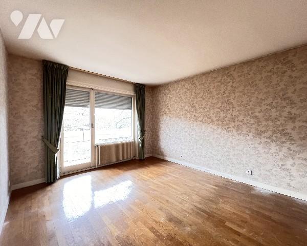 Ecully, proche centre, T5 de 124,52 m² dans résidence Pitance avec piscine et tennis - garage.