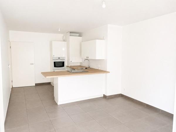 Appartement
         3 pièces
        - 63 m²