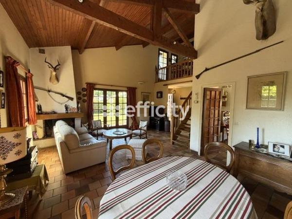 Maison
         5 pièces
        - 126 m² 421 000 € *