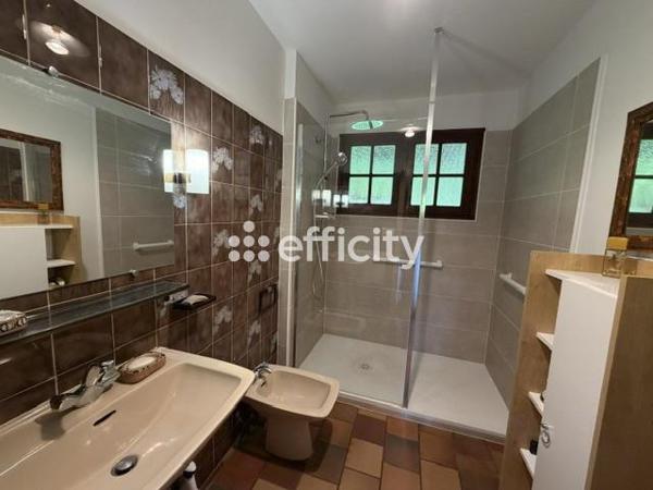 Maison
         5 pièces
        - 126 m² 421 000 € *