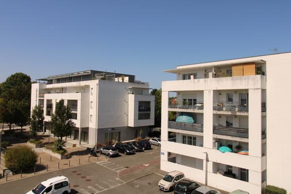 APPARTEMENT DERNIER ETAGE T3 PROCHE MAIRIE