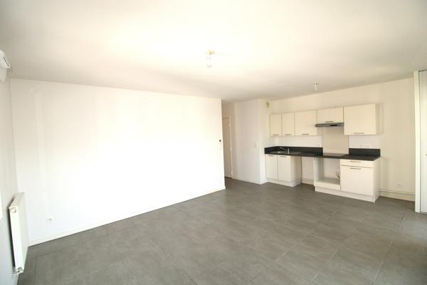 APPARTEMENT DERNIER ETAGE T3 PROCHE MAIRIE