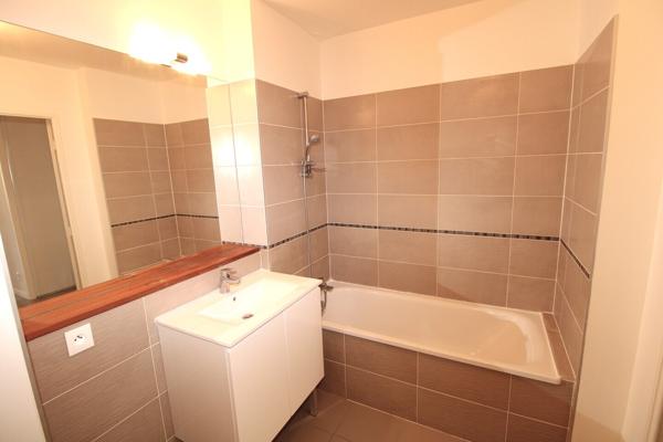 APPARTEMENT DERNIER ETAGE T3 PROCHE MAIRIE