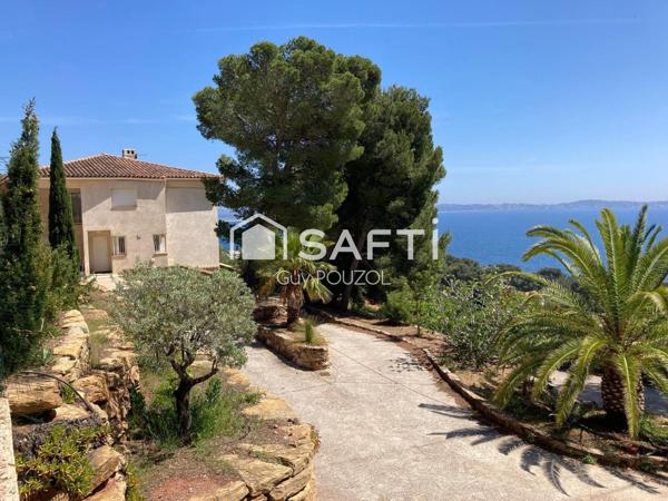 Villa d'architecte d'exception, vue mer, piscine.