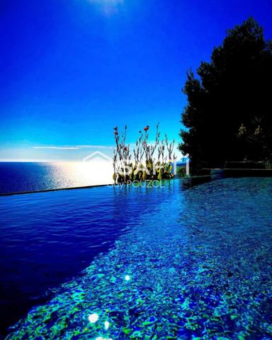 Villa d'architecte d'exception, vue mer, piscine.