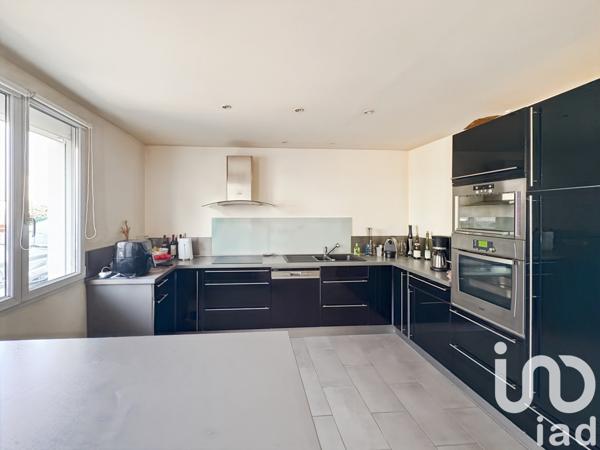 Appartement 4 pièces de 100 m² à Locmiquélic (56570)