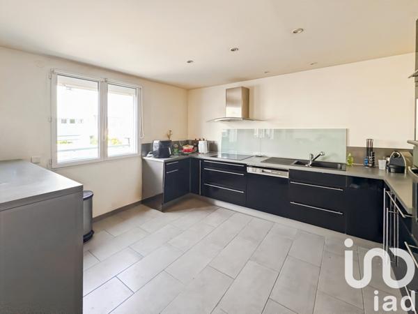 Appartement 4 pièces de 100 m² à Locmiquélic (56570)