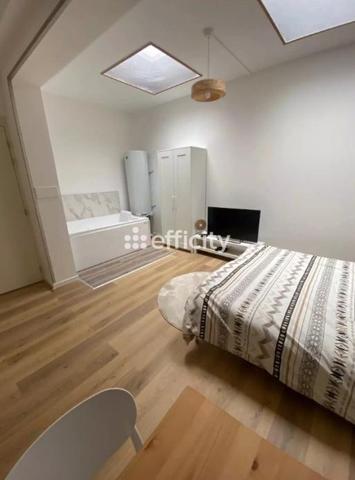 Immeuble
         8 pièces
        - 244 m²