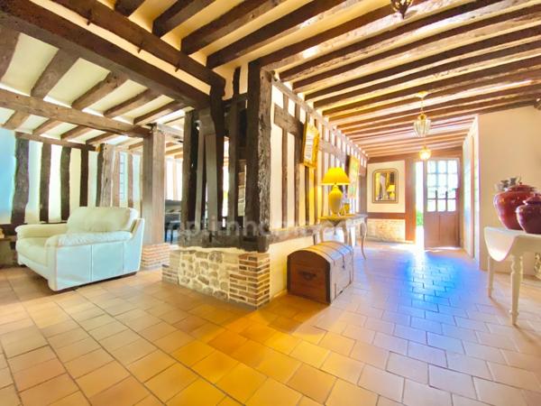 Maison à colombages, grand séjour, 4 chambres, Jardin et Dépendance - Saint-Julien-le-FAUCON (14140)