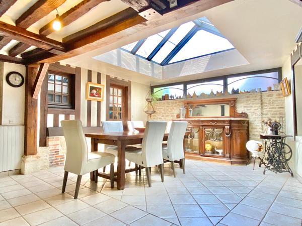 Maison à colombages, grand séjour, 4 chambres, Jardin et Dépendance - Saint-Julien-le-FAUCON (14140)