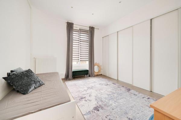 Magnifique appartement de 90m2 environ dans un immeuble bourgeois - 2 chambres - Quartier prisé de Nancy