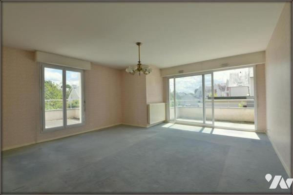 LE RHEU T4 DUPLEX EN CENTRE VILLE AVEC GARAGE ET BALCONS