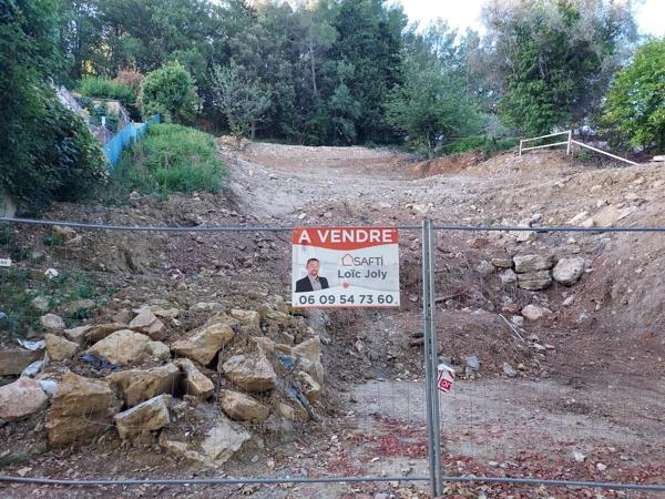 Terrain vendu nu