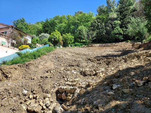 Terrain vendu nu