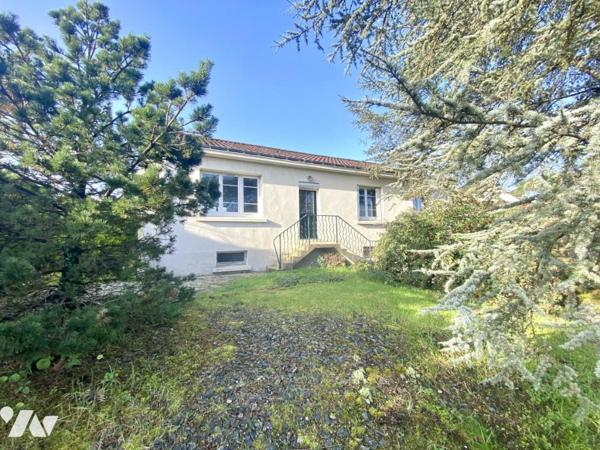 Une maison d'habitation avec 4 chambres