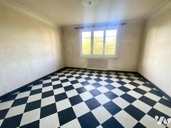 Une maison d'habitation avec 4 chambres