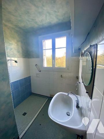 Une maison d'habitation avec 4 chambres