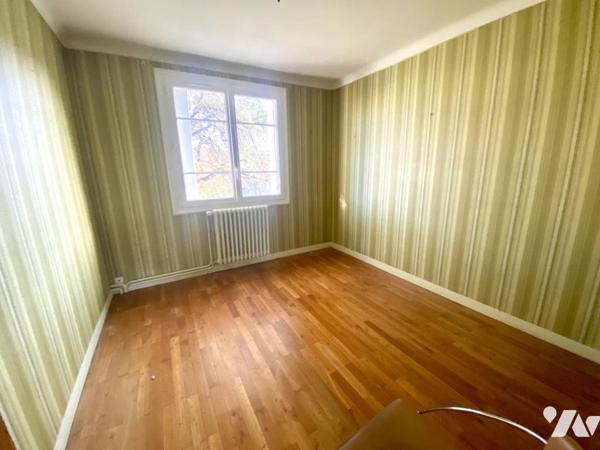 Une maison d'habitation avec 4 chambres